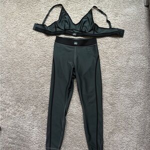 ALO Yoga Airlift Line Up charcoal Green Bra and Leggings Set - Medium